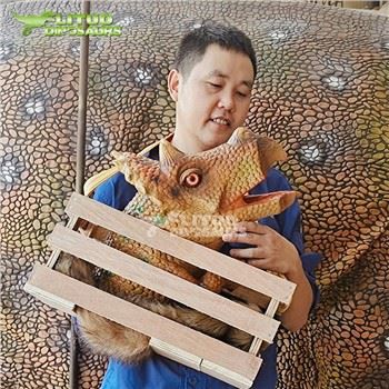 Boneka Kepala Triceratops